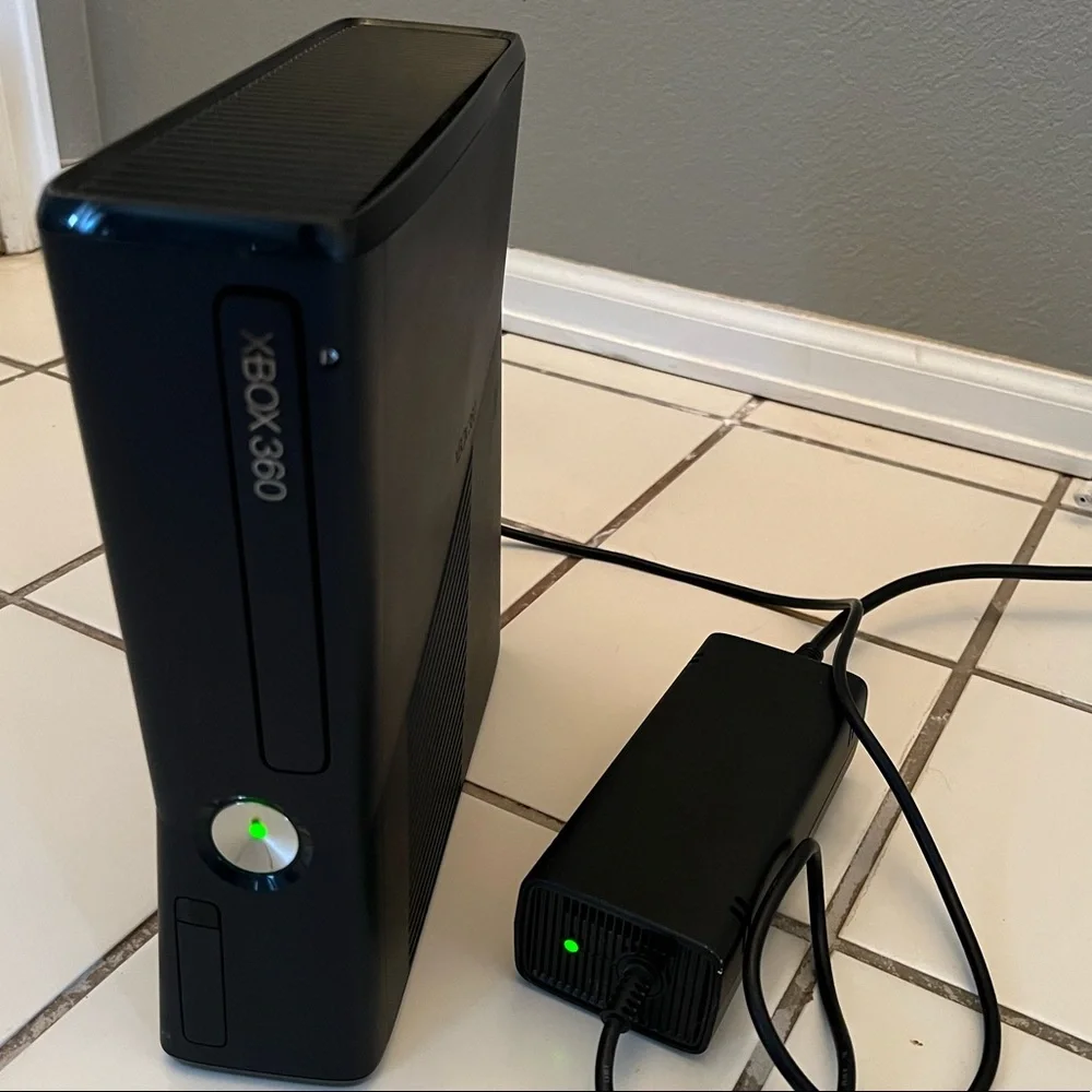 Black Xbox 360 S console